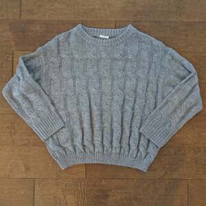 NIA Grey Cable Knit long Sleeve Sweater Size Small